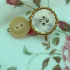 Classy button hair clip #oldfashioned #cute #style